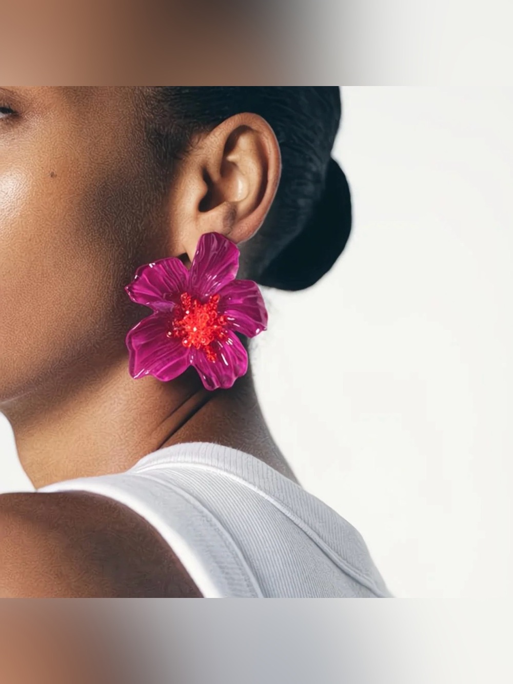 Zara Resin Sculpted Flower Earrings With Stamen Beads- Statement Earrings E012